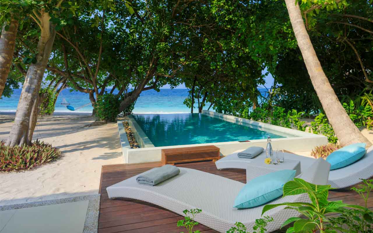 Dusit_Thani_Maldives_Beach_Deluxe_Villa_with_Pool_1