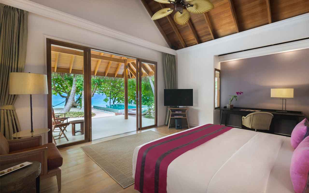 Dusit_Thani_Maldives_Beach_Deluxe_Villa_with_Pool_2