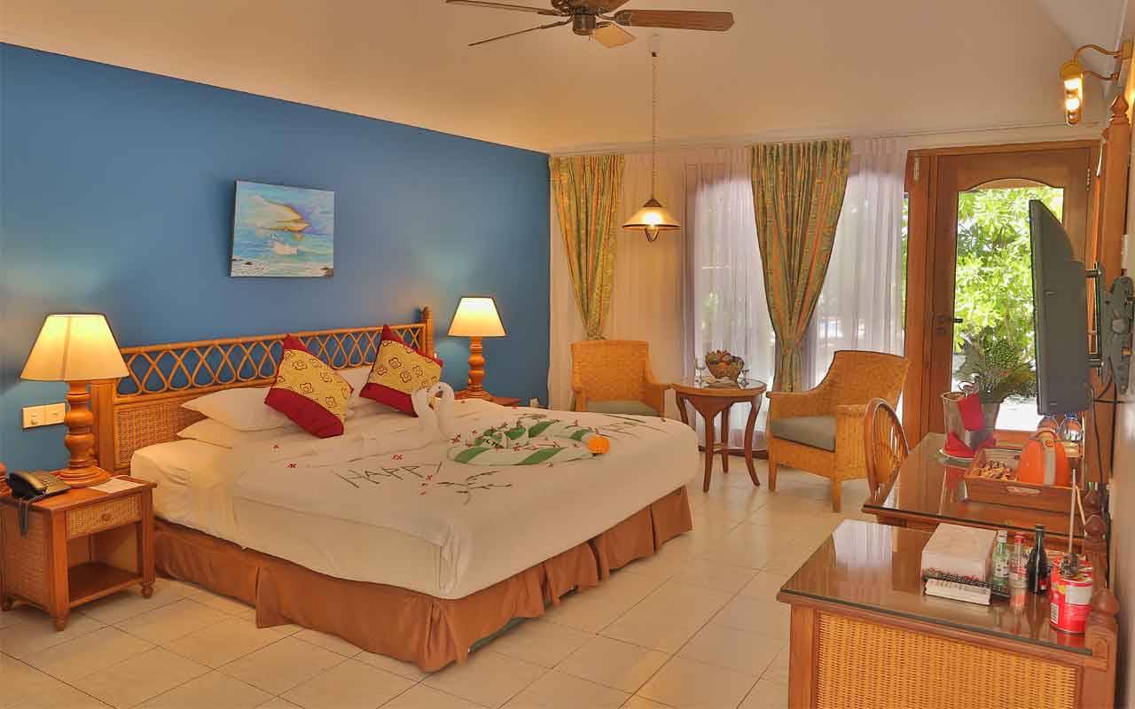 Fihalhohi_Island_Resort_Malediven_Premium_Bungalow_3