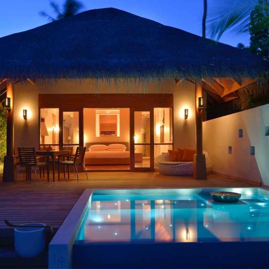 Huvafen_Fushi_Malediven_Spezialist_Zimmer_Deluxe_Beach_Bungalow_with_Pool_2