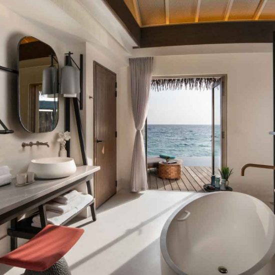 InterContinental_Maldives_Zimmer_Overwater_Villa_with_Pool_3