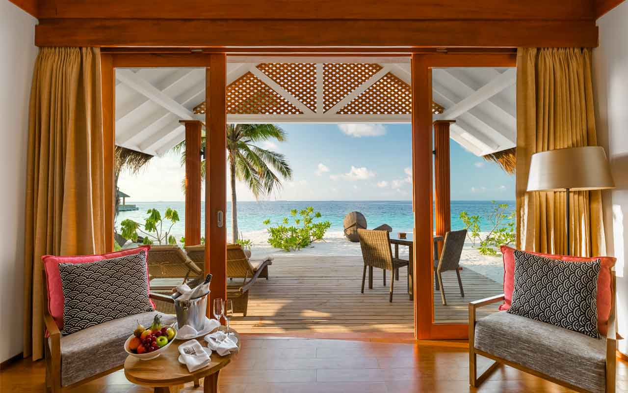 Kudafushi_Resort_and_Spa_Malediven_Flitterwochen_Beach_Villa_4