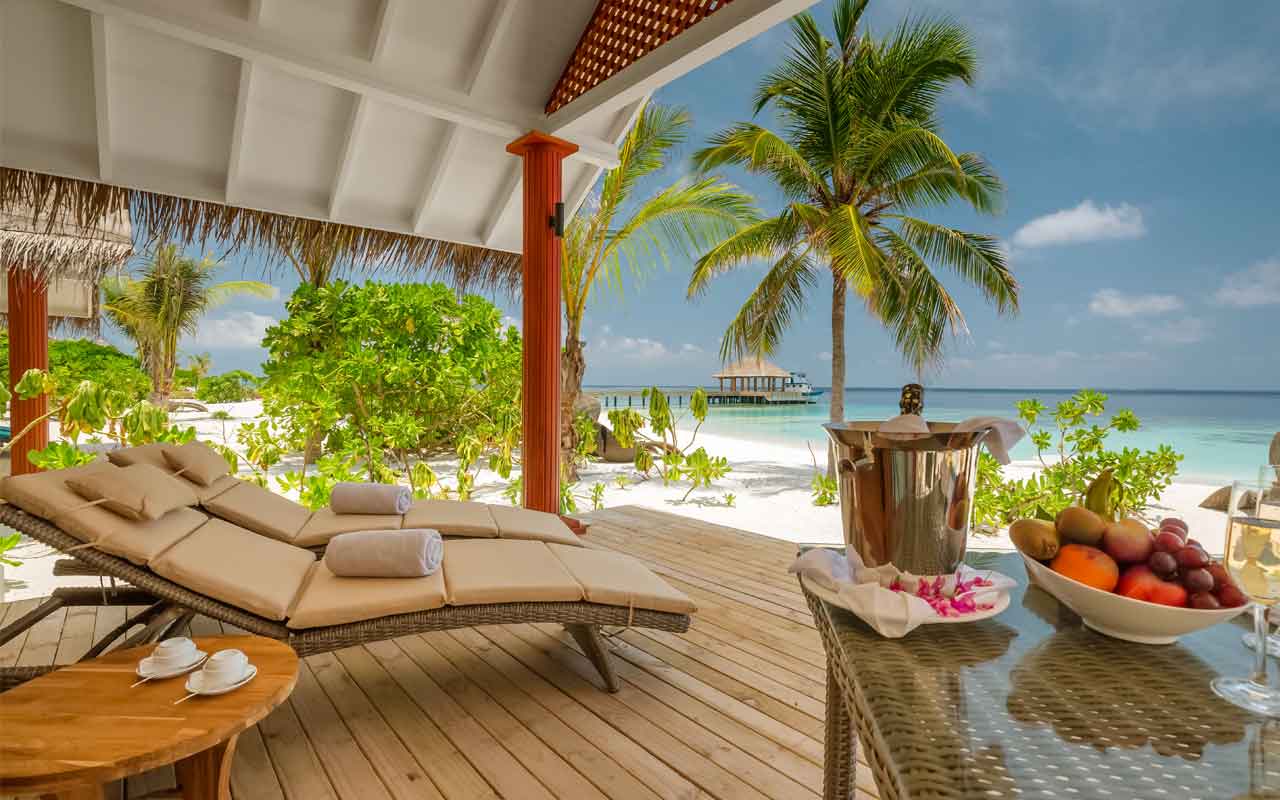 Kudafushi_Resort_and_Spa_Malediven_Flitterwochen_Beach_Villa_6