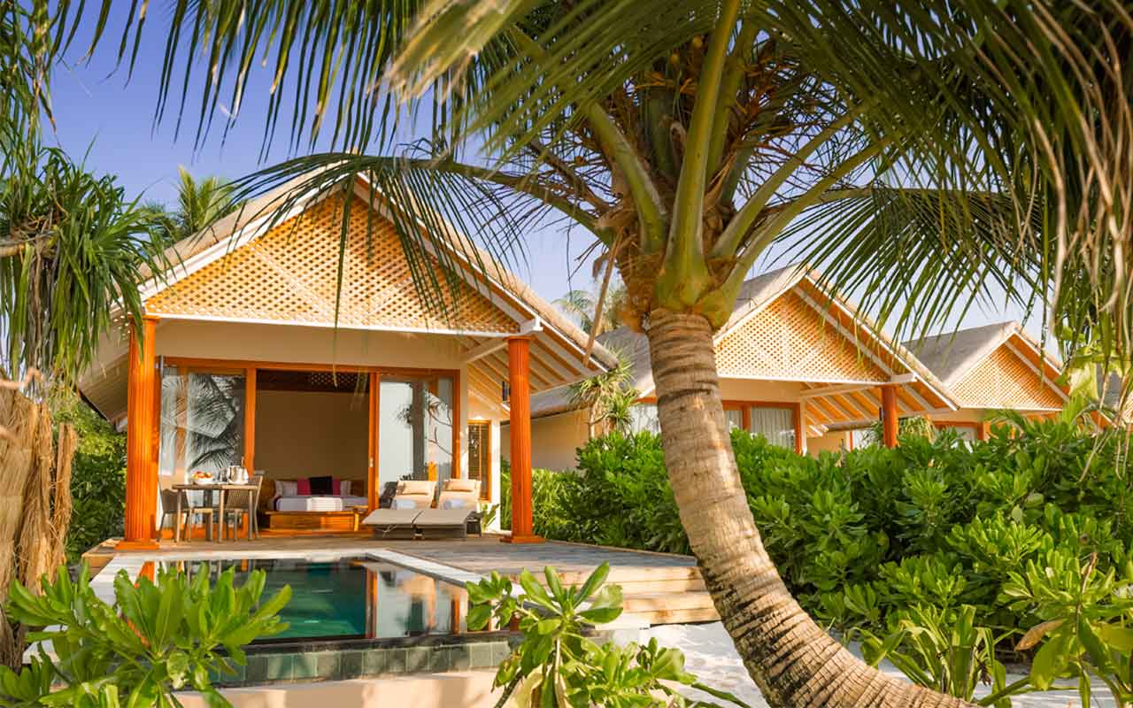 Kudafushi_Resort_and_Spa_Malediven_Flitterwochen_Beach_Villa_with_Pool_1