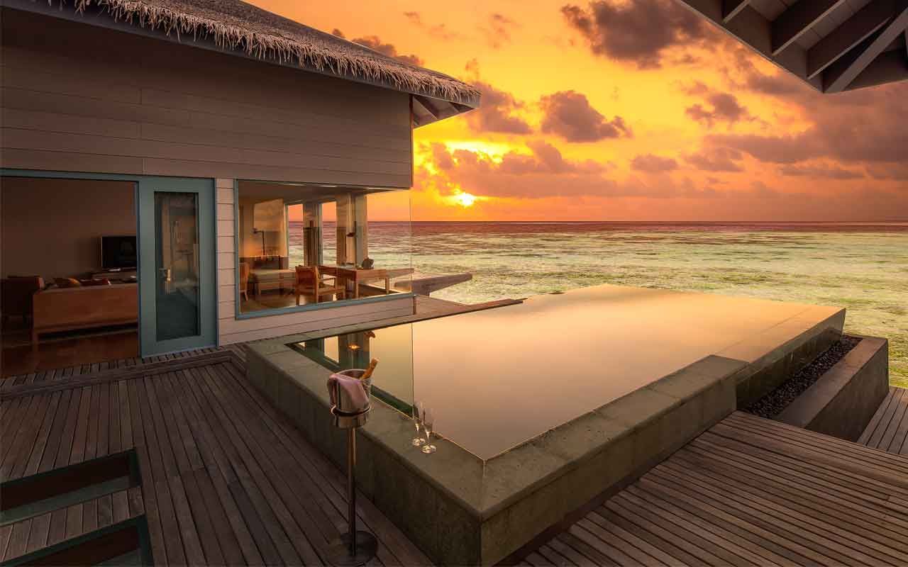 Raffles_Maldives_Meradhoo_Malediven_Flitterwochen_Experte_Overwater_Villa_1