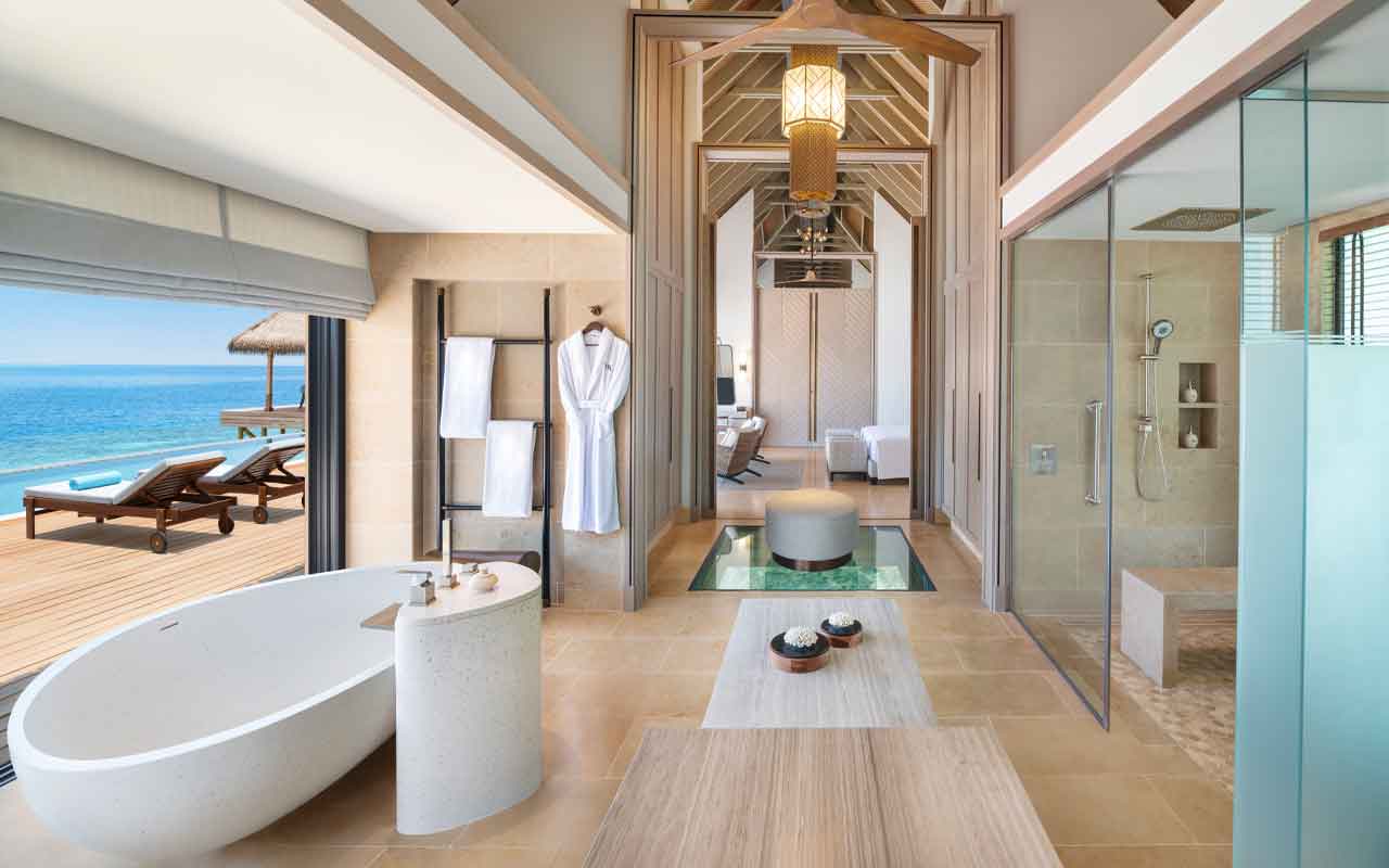 Waldorf_Astoria_Ithaafushi_Malediven_Spezialist_Zimmer_Three_Bedroom_Overwater_Villa_with_Two_Pools_3