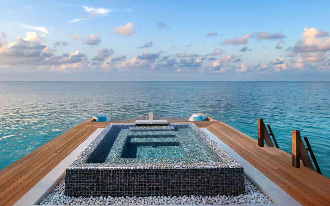 Waldorf_Astoria_Ithaafushi_Malediven_Spezialist_Zimmer_Three_Bedroom_Overwater_Villa_with_Two_Pools_4