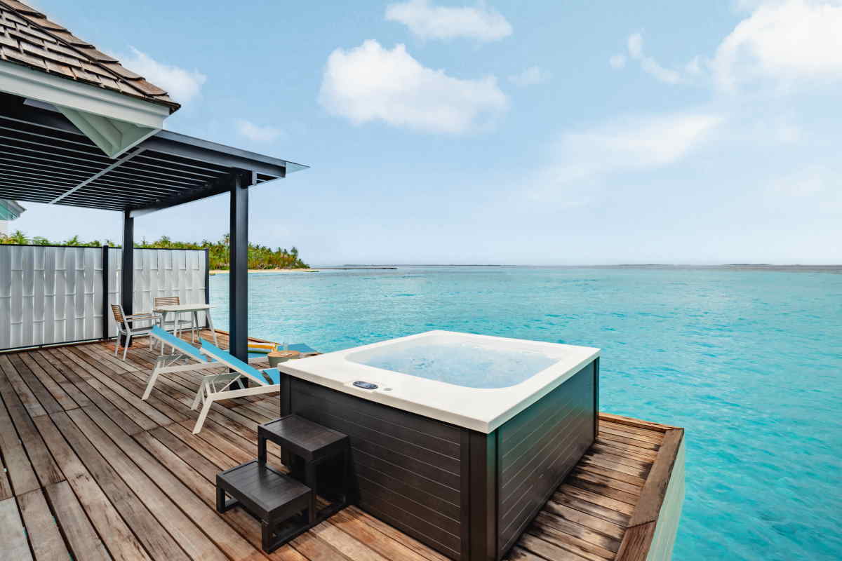 Nova-Maldives-Water-Villa-with-Jacuzzi4
