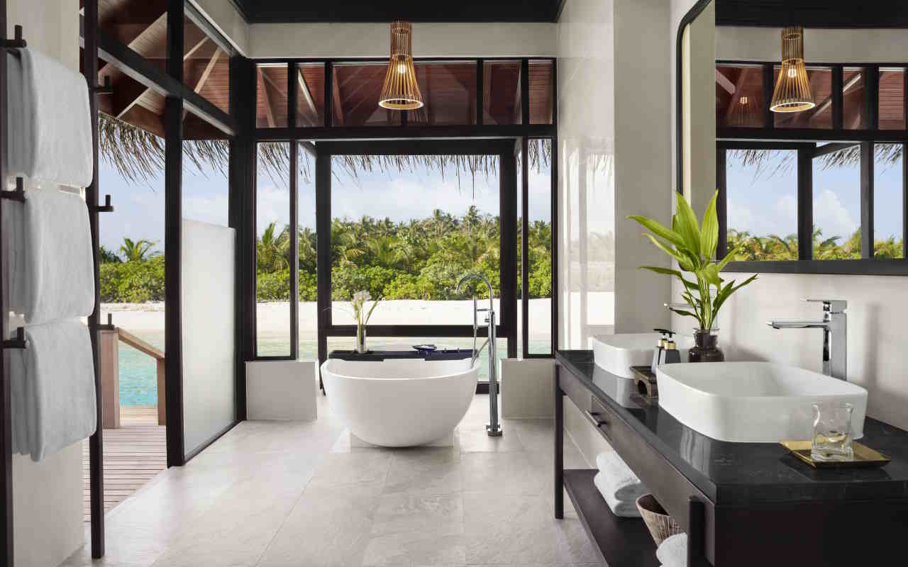 Anantara_Veli_Maldives_Resort_Deluxe_Over_Water_Villa_Bathroom