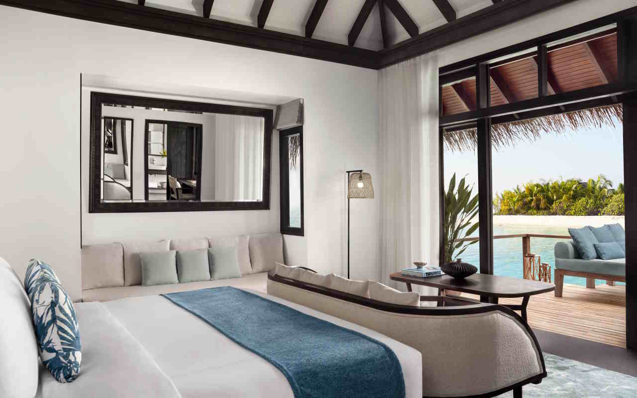 Anantara_Veli_Maldives_Resort_Deluxe_Over_Water_Villa_Bedroom