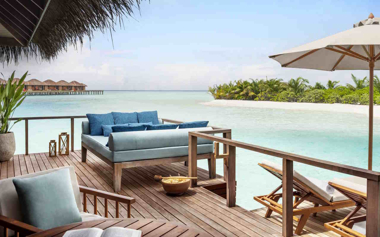 Anantara_Veli_Maldives_Resort_Guest_Room_Deluxe_Overwater_Villa
