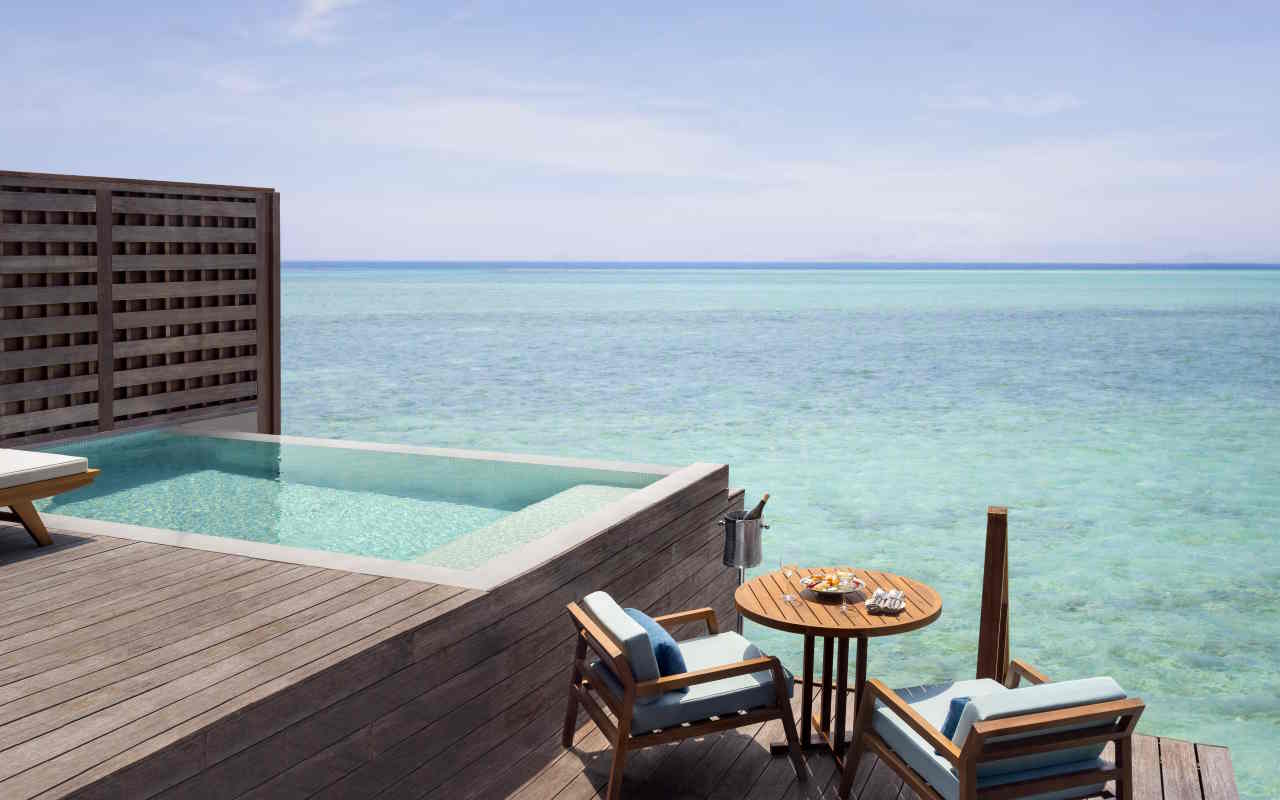 Anantara_Veli_Maldives_Resort_Guest_Room_Over_Water_Pool_Villa
