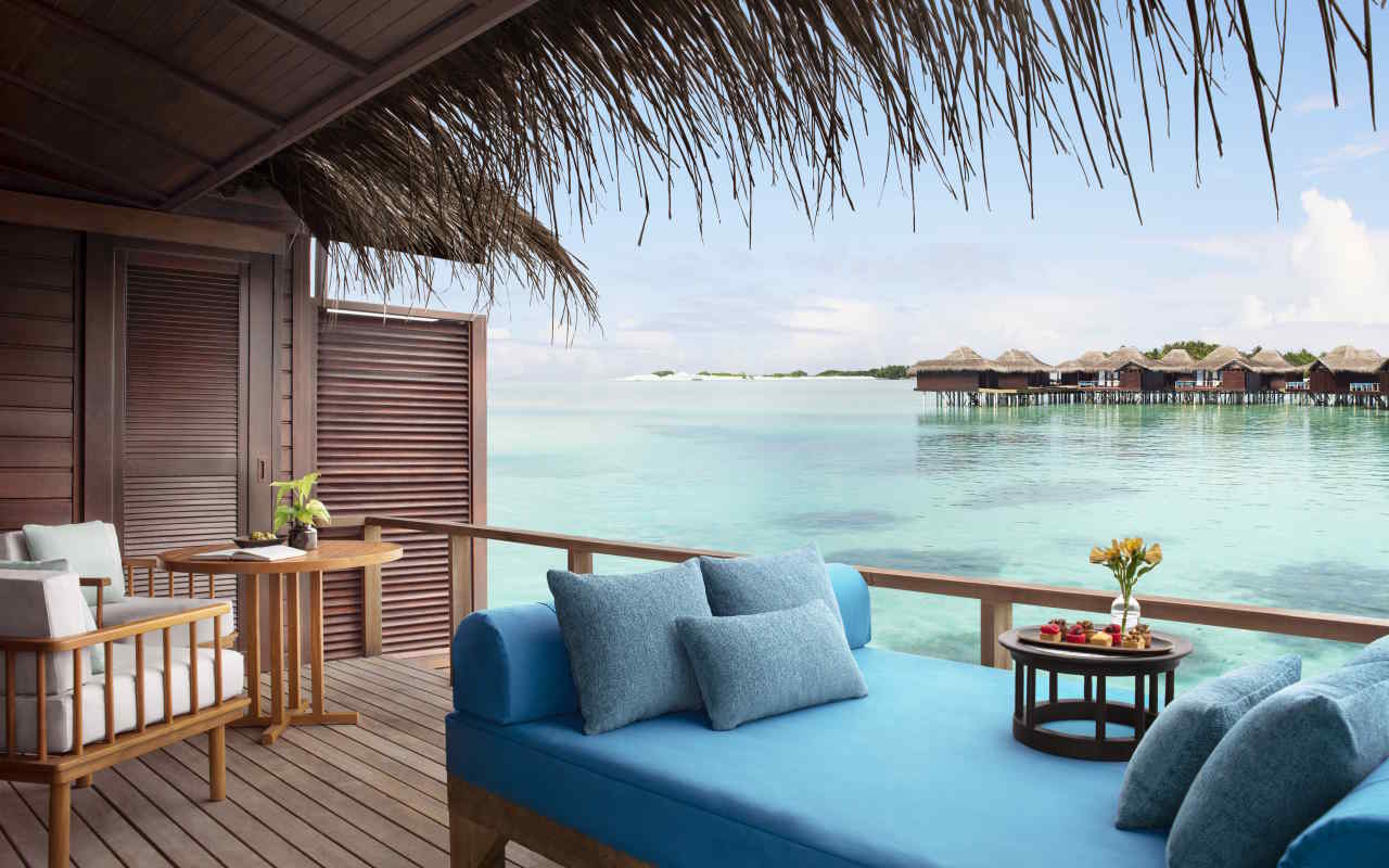 Anantara_Veli_Maldives_Resort_Guest_Room_Over_Water_Villa