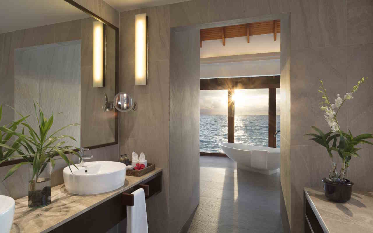 Anantara_Dhigu_Maldives_Resort_Guest_Room_Over_Water_Suite_Bathroom